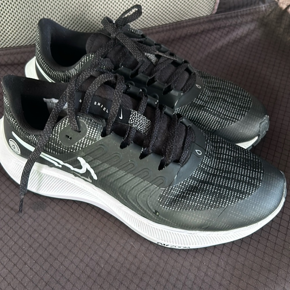 Nike 8.5 women’s running shoes